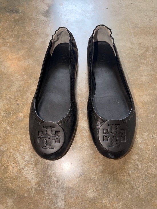 Tory Burch Shoes - Tory Burch Reva Black Leather Ballet Flats Black Logo Medallion - Size 6.5